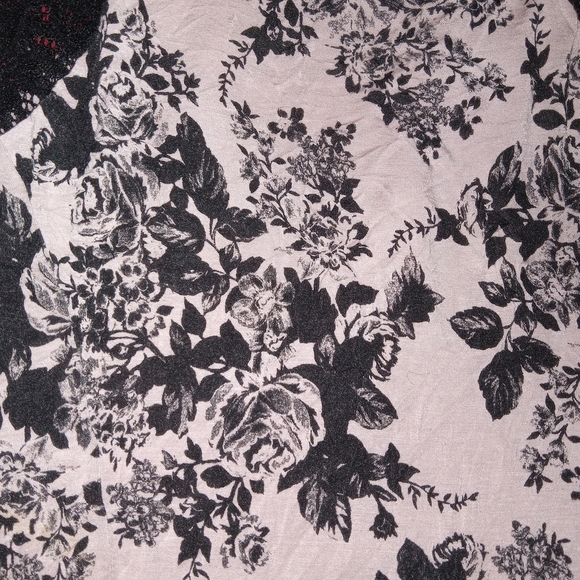 Carol Rose Black and Cream Floral Top Whimsigoth - Picture 6 of 11